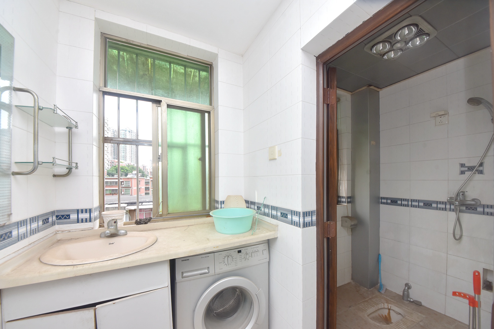 新华园  3室2厅1卫    50.0万卫生间