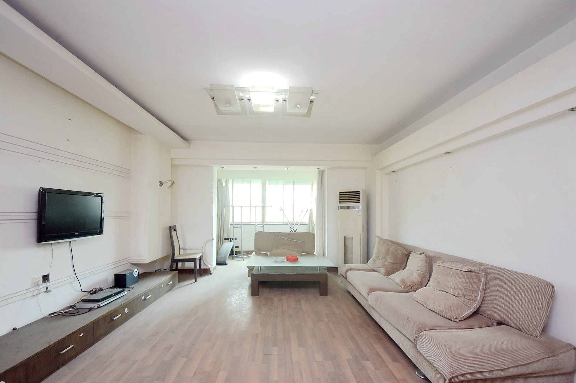 新华园  3室2厅1卫    50.0万客厅