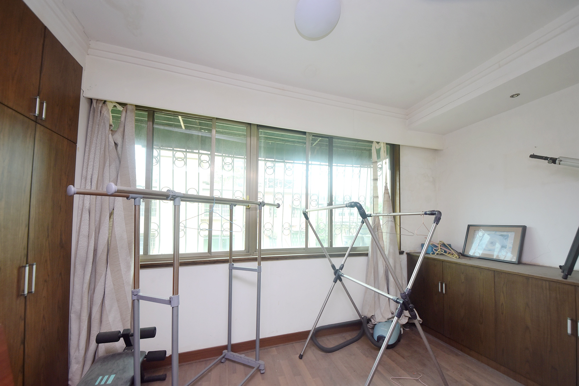 新华园  3室2厅1卫    50.0万阳台