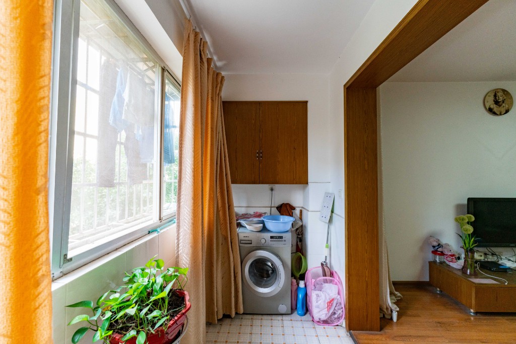 嘉盛华庭(一期、二期、三期) 2室2厅1卫 88.8万 嘉盛华庭(一期、二期、三期) 2室2厅1卫 88.8万阳台