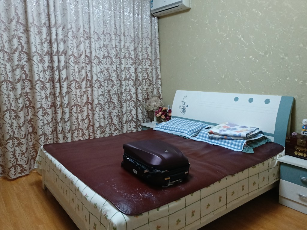 美的城一期  3室2厅1卫   92.00万客厅