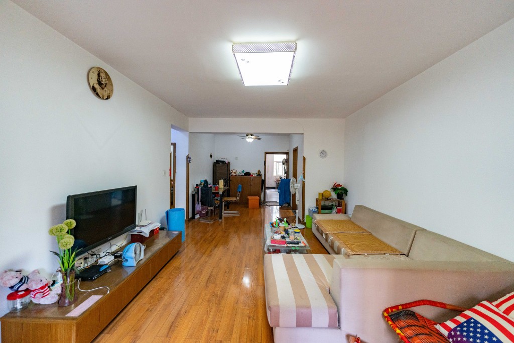 嘉盛华庭(一期、二期、三期) 2室2厅1卫 88.8万 嘉盛华庭(一期、二期、三期) 2室2厅1卫 88.8万客厅