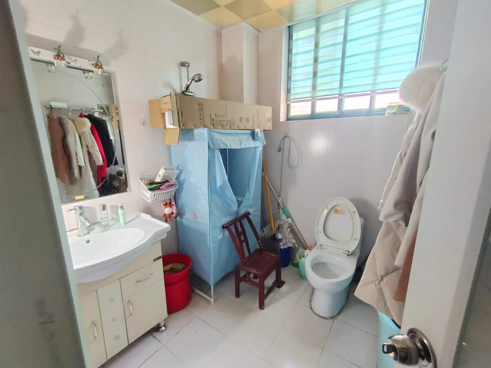 西域名邸  3室2厅1卫    88.0万 西域名邸  3室2厅1卫    88.0万客厅