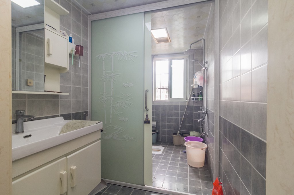 星城国际 3室2厅1卫 85.0万 星城国际 3室2厅1卫 85.0万卫生间