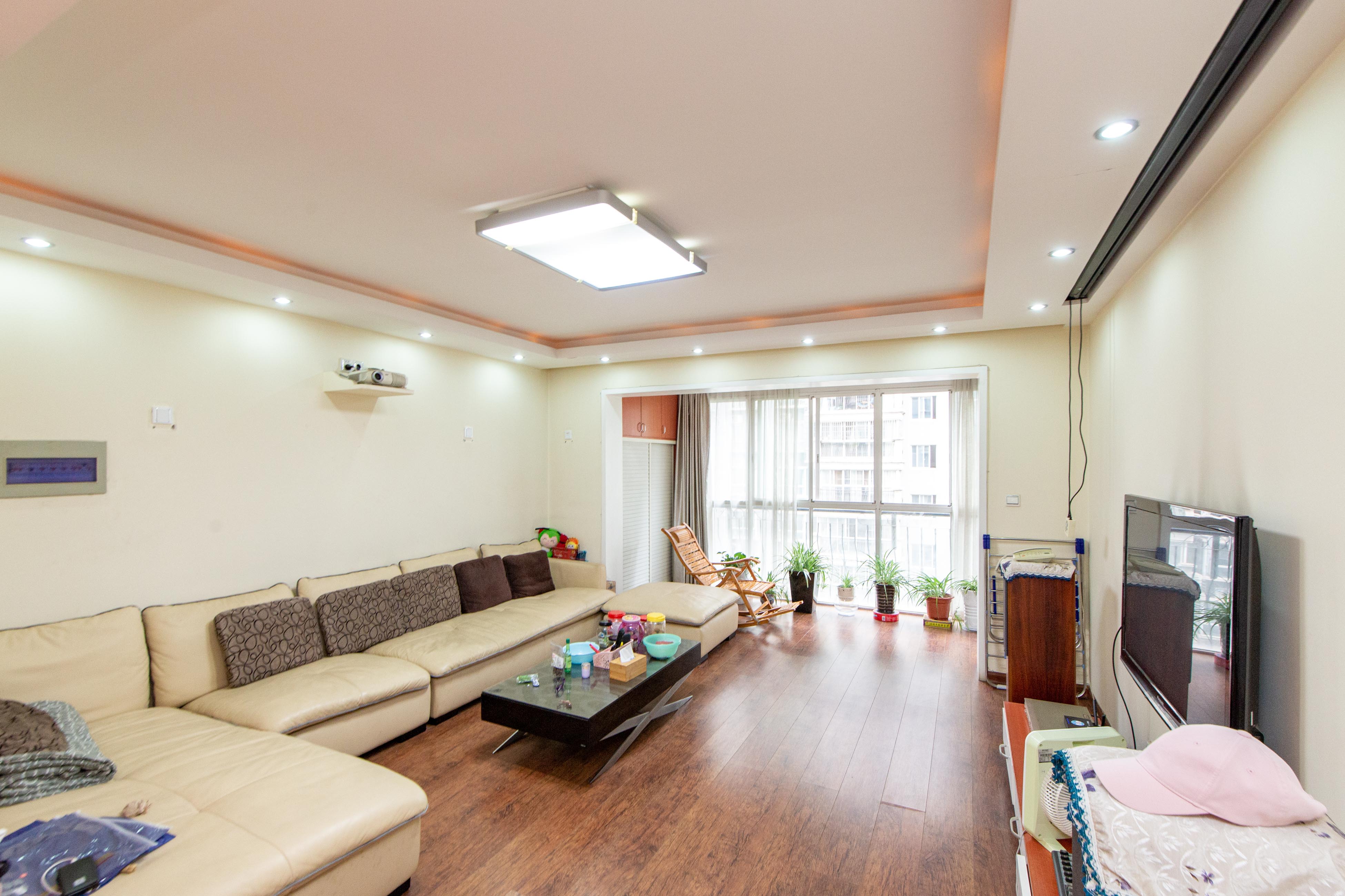雅致名園 4室2廳1廚2衛(wèi) 305.00萬(wàn)客廳