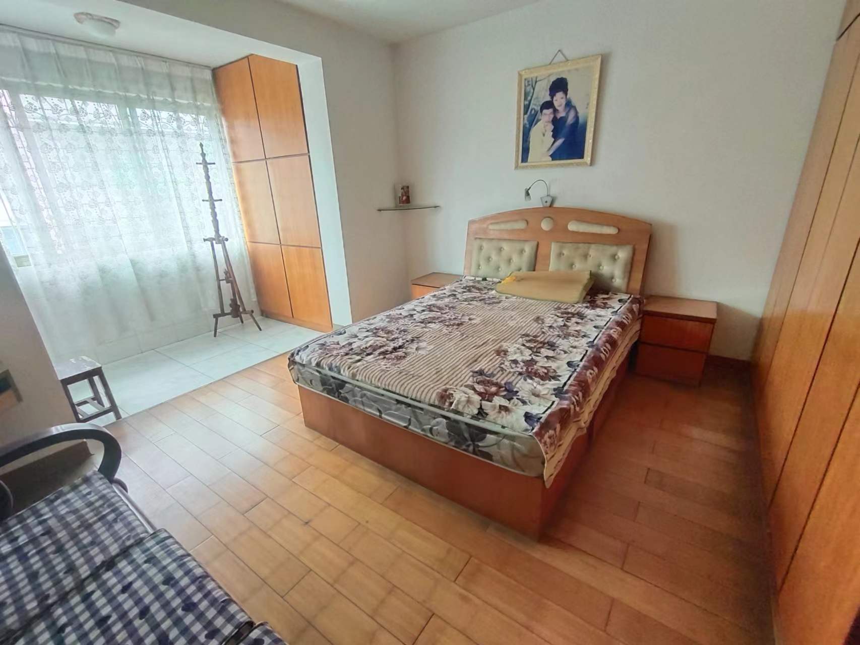 泰华二村 3室2厅2卫 50.0万 泰华二村 3室2厅2卫 50.0万客厅