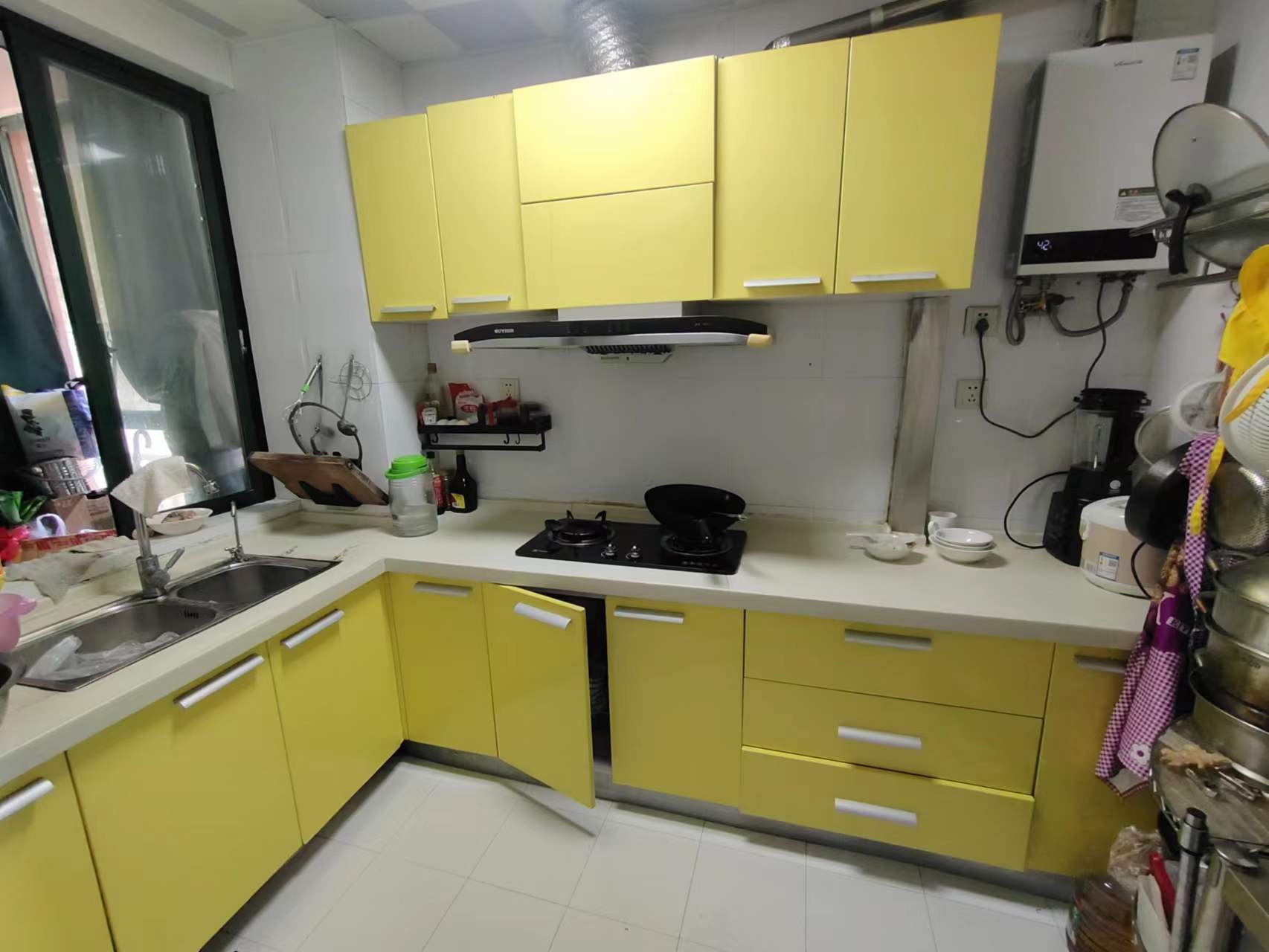 西域名邸  3室2厅1卫    88.0万 西域名邸  3室2厅1卫    88.0万客厅