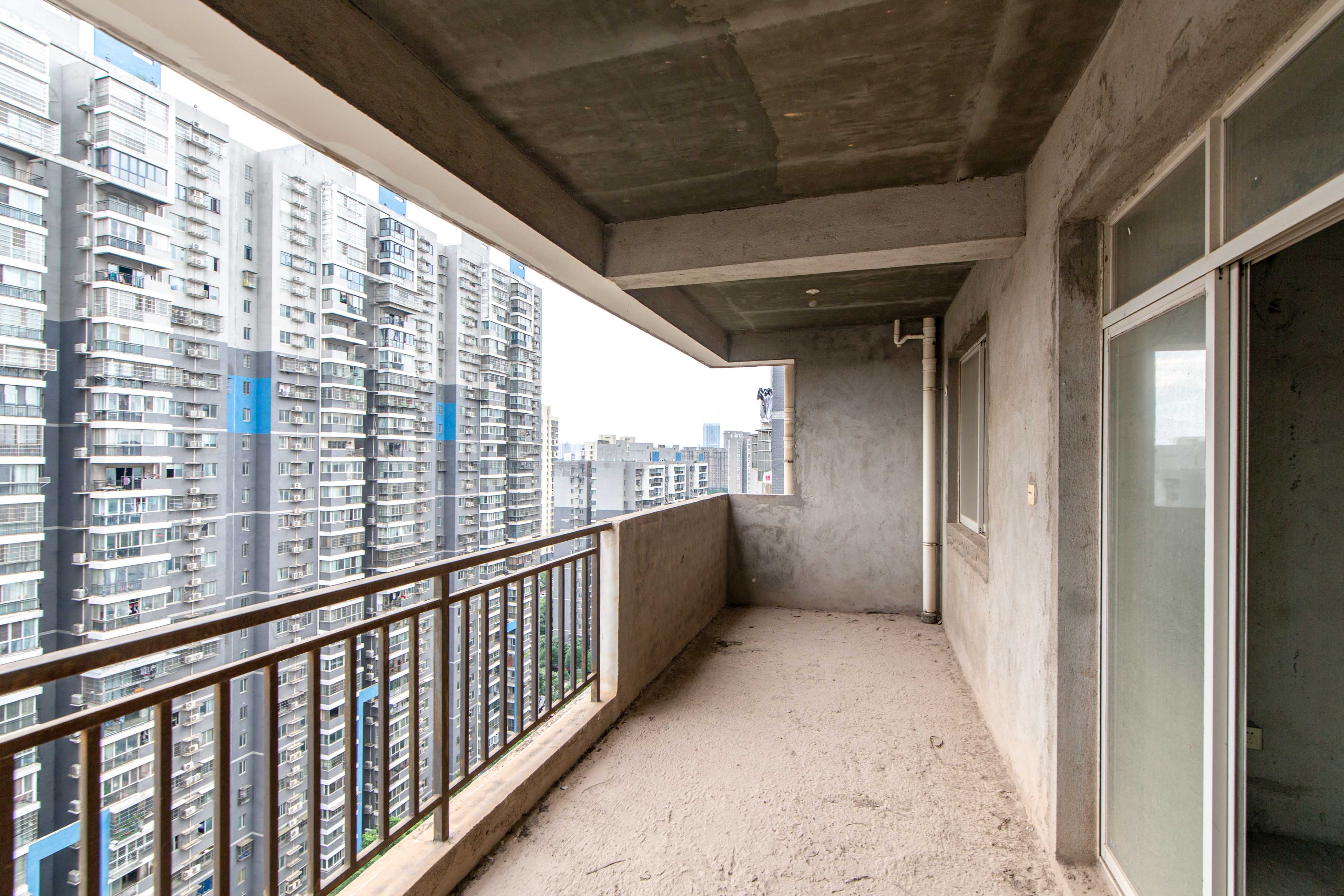 白沙湾嘉园  3室2厅2卫    123.6万客厅