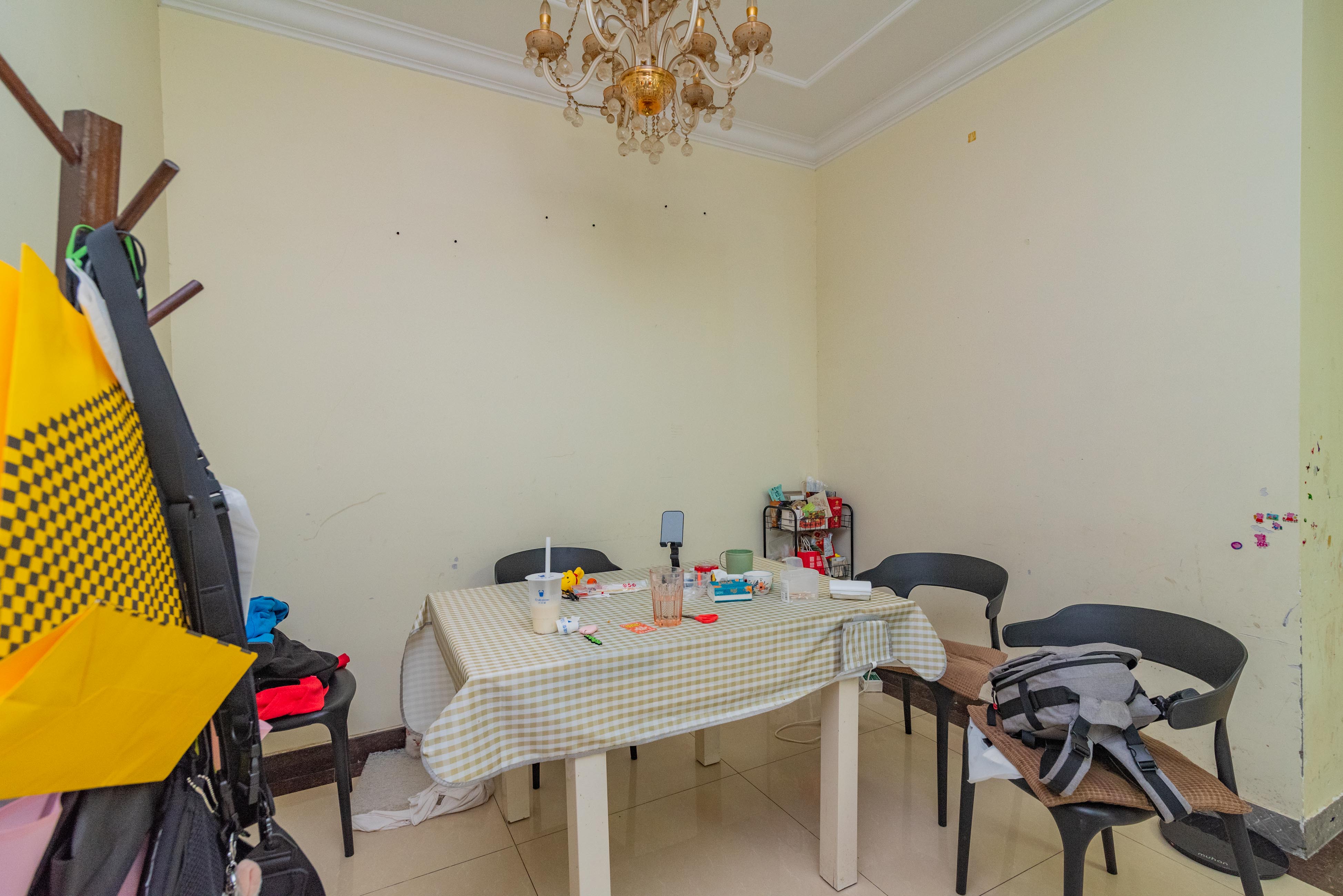 恒大雅苑  3室2厅1卫    104.0万客厅