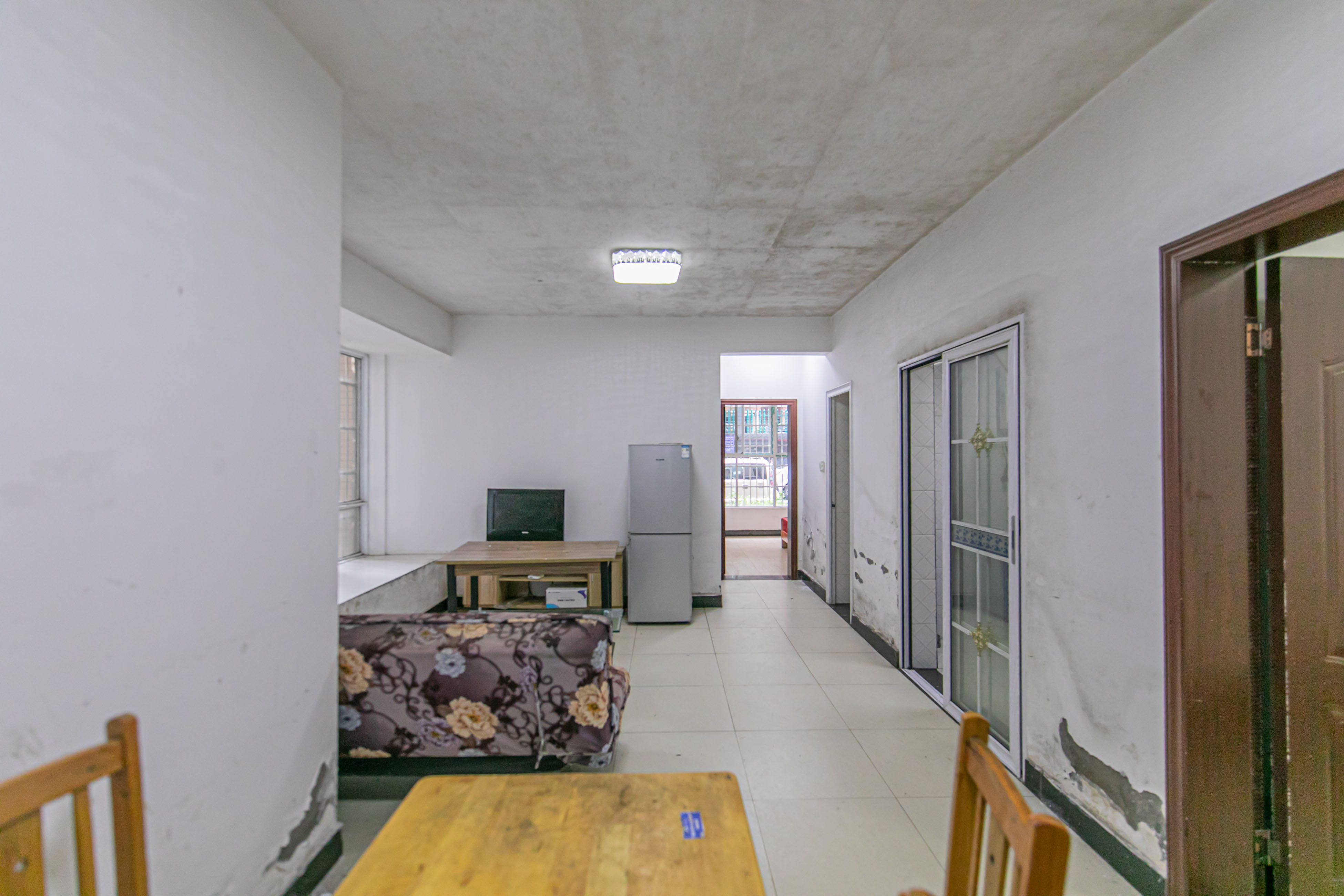 泊林晶城 3室1厅1卫 67.8万 泊林晶城 3室1厅1卫 67.8万客厅