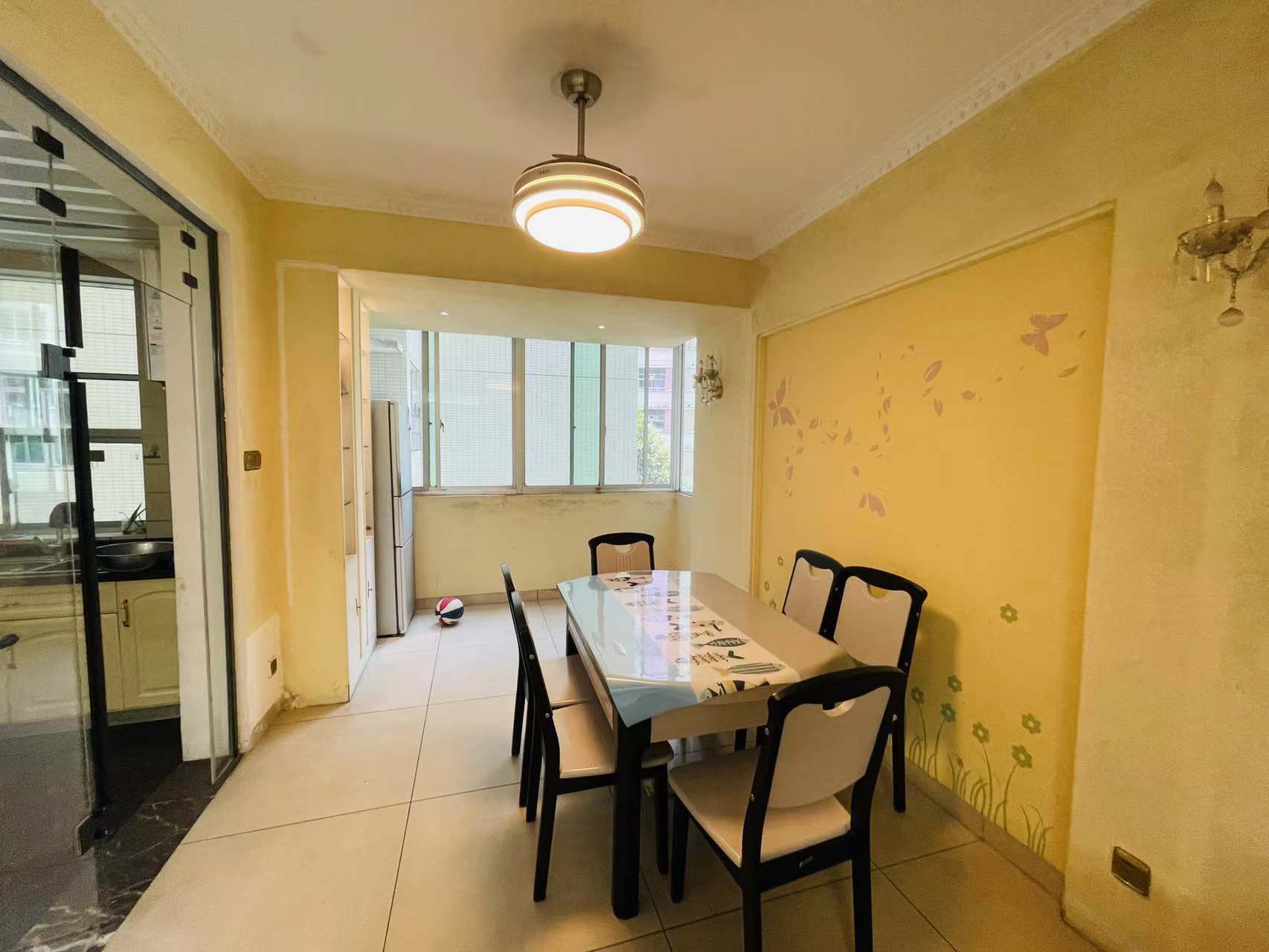 四季花园 3室2厅1卫 85.0万 四季花园 3室2厅1卫 85.0万客厅