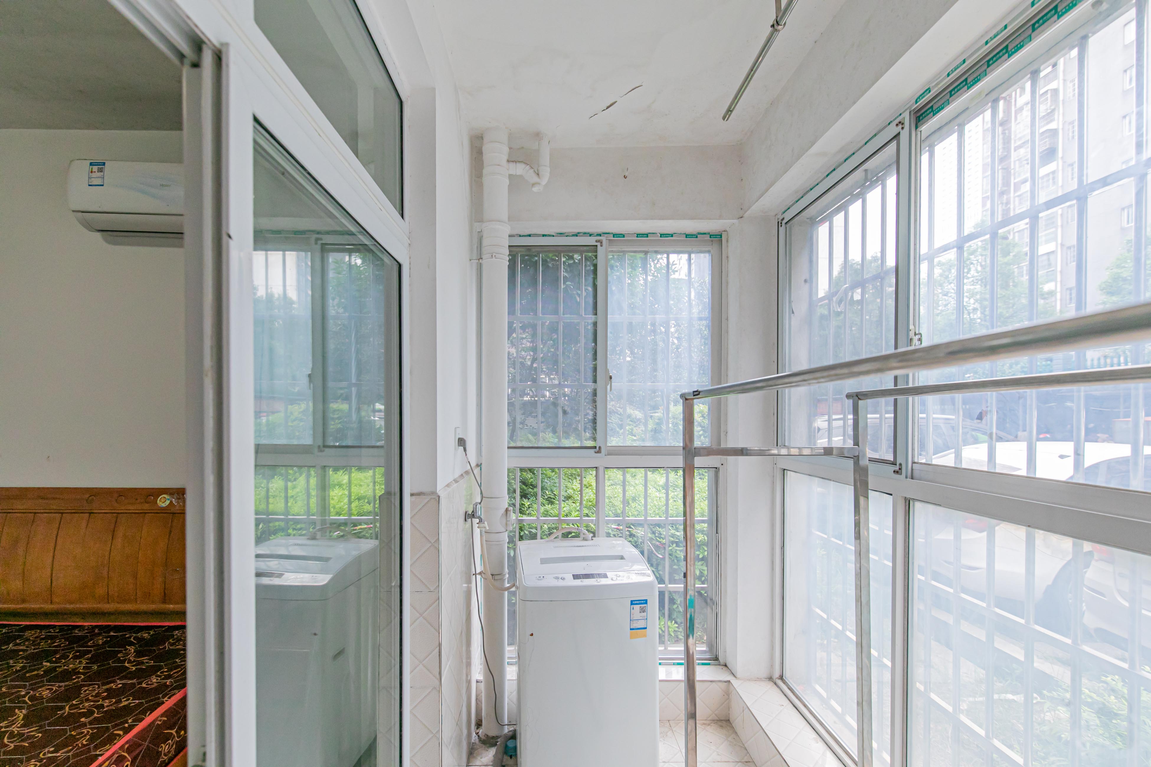 泊林晶城 3室1厅1卫 67.8万 泊林晶城 3室1厅1卫 67.8万卧室