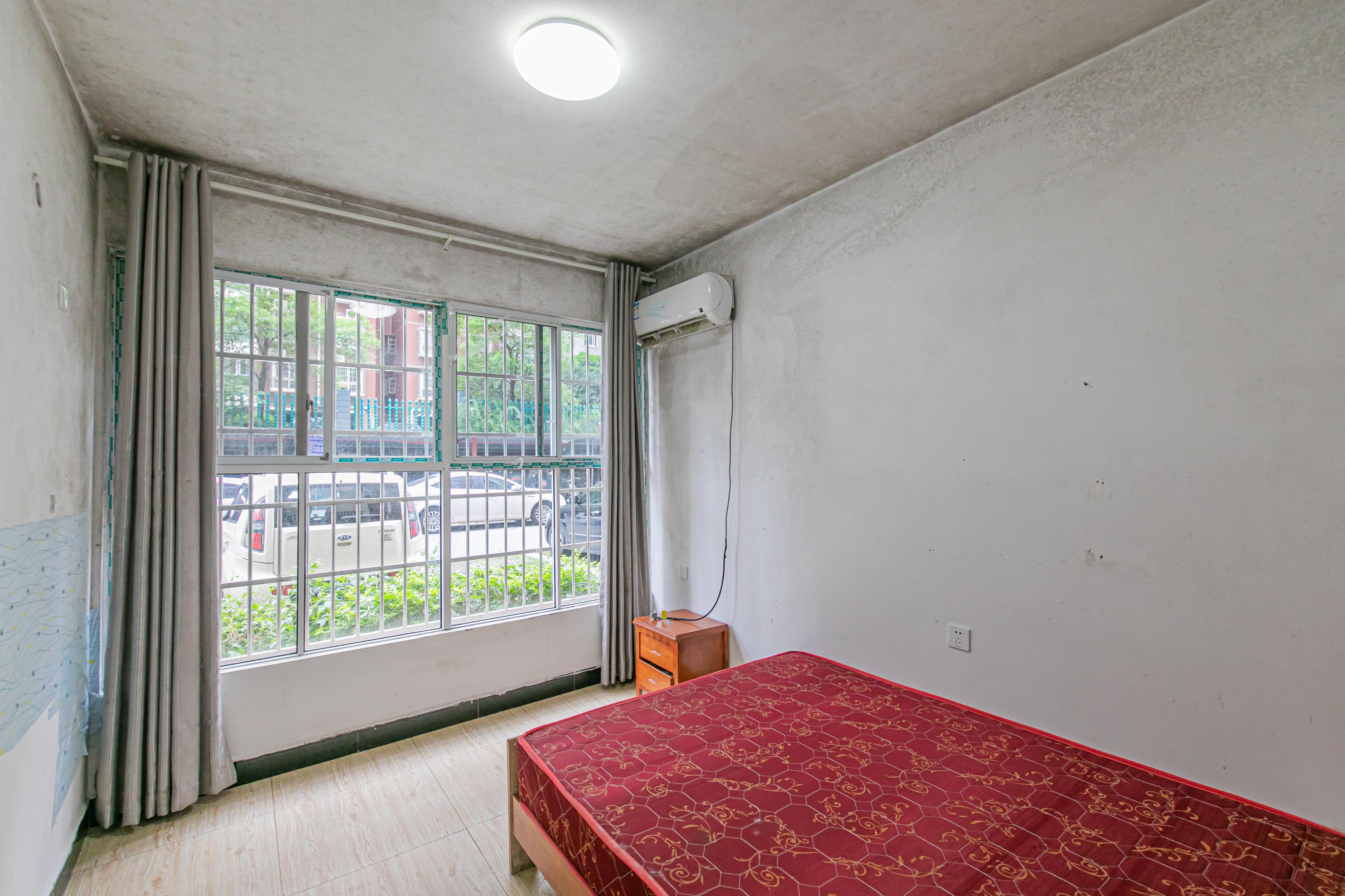 泊林晶城 3室1厅1卫 67.8万 泊林晶城 3室1厅1卫 67.8万卧室