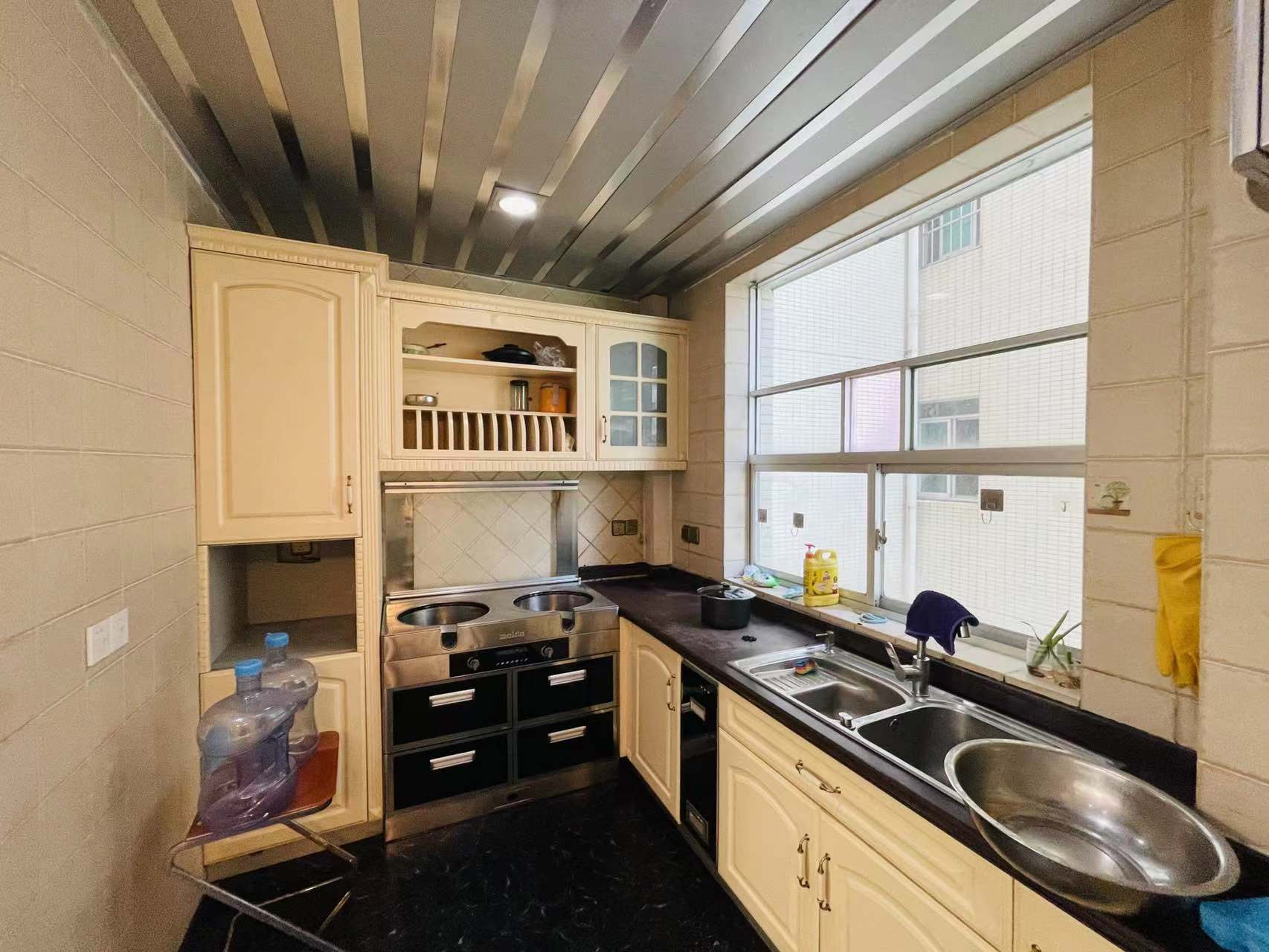 四季花园 3室2厅1卫 85.0万 四季花园 3室2厅1卫 85.0万客厅