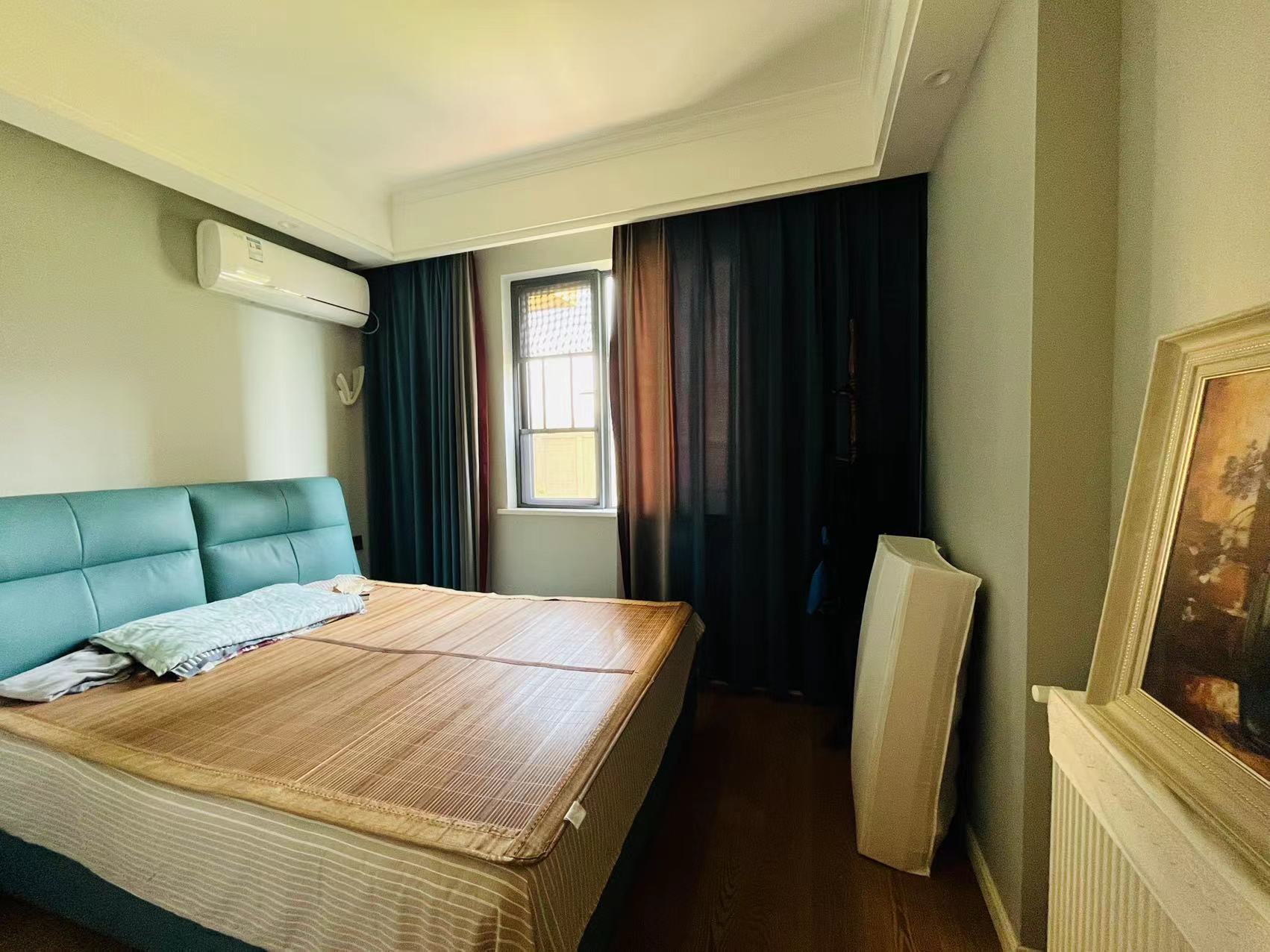 中建江湾壹号 4室2厅3卫 169.0万 中建江湾壹号 4室2厅3卫 169.0万客厅