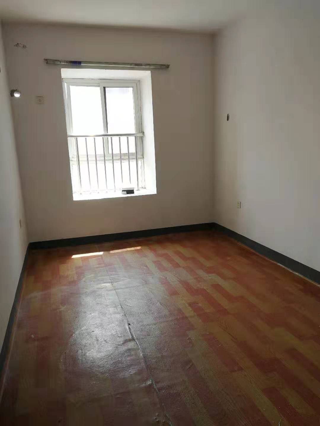 枫溪苑 4室2厅2卫 75.0万 枫溪苑 4室2厅2卫 75.0万客厅