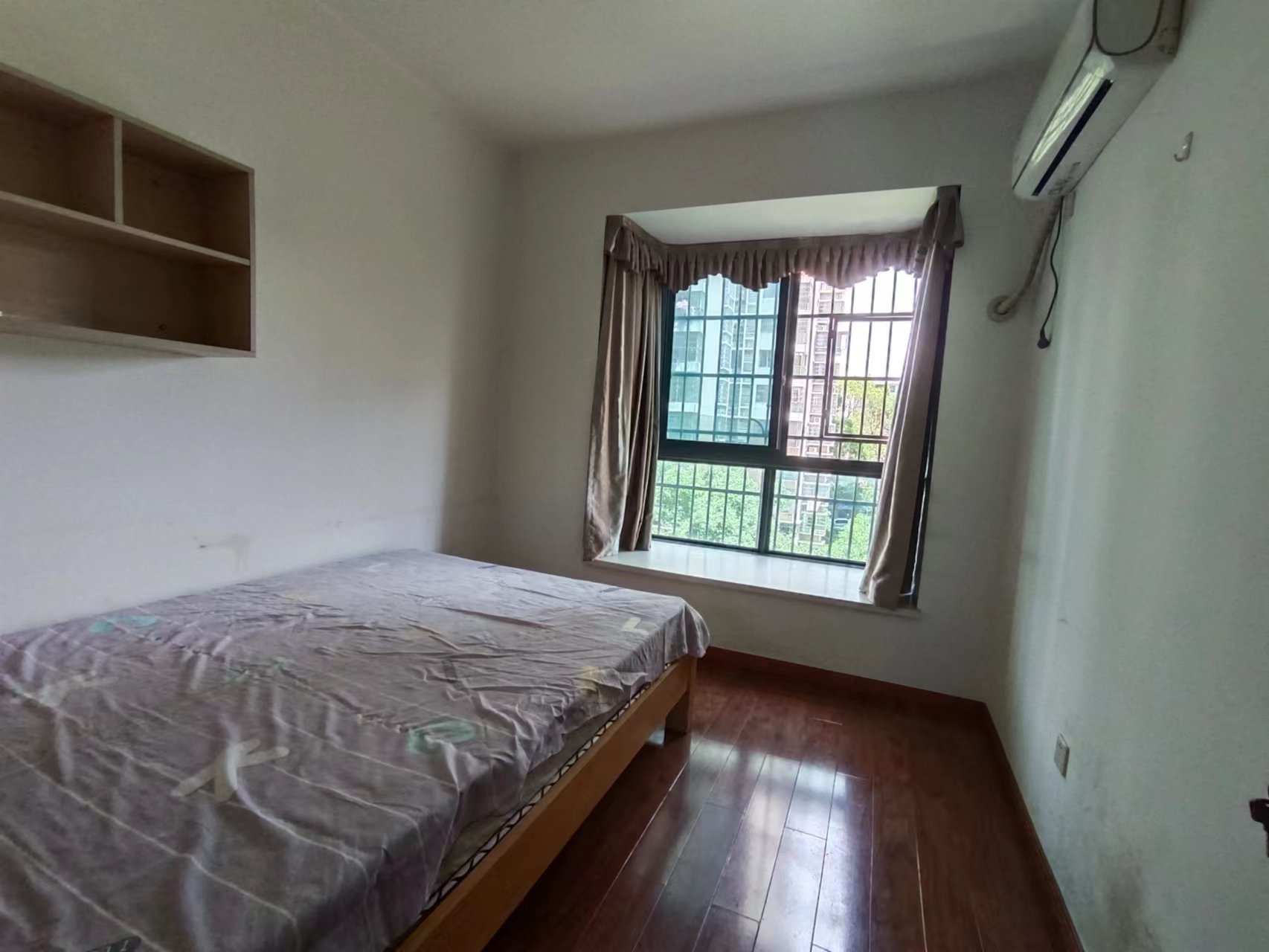 圣华名城建设北路110号  4室2厅2卫    59.8万 圣华名城建设北路110号  4室2厅2卫    59.8万客厅