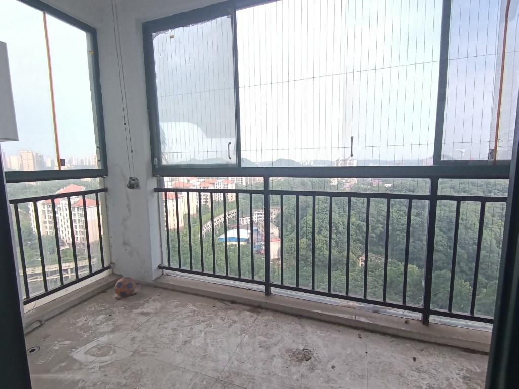 经世皇城 3室2厅1卫 72.0万 经世皇城 3室2厅1卫 72.0万客厅