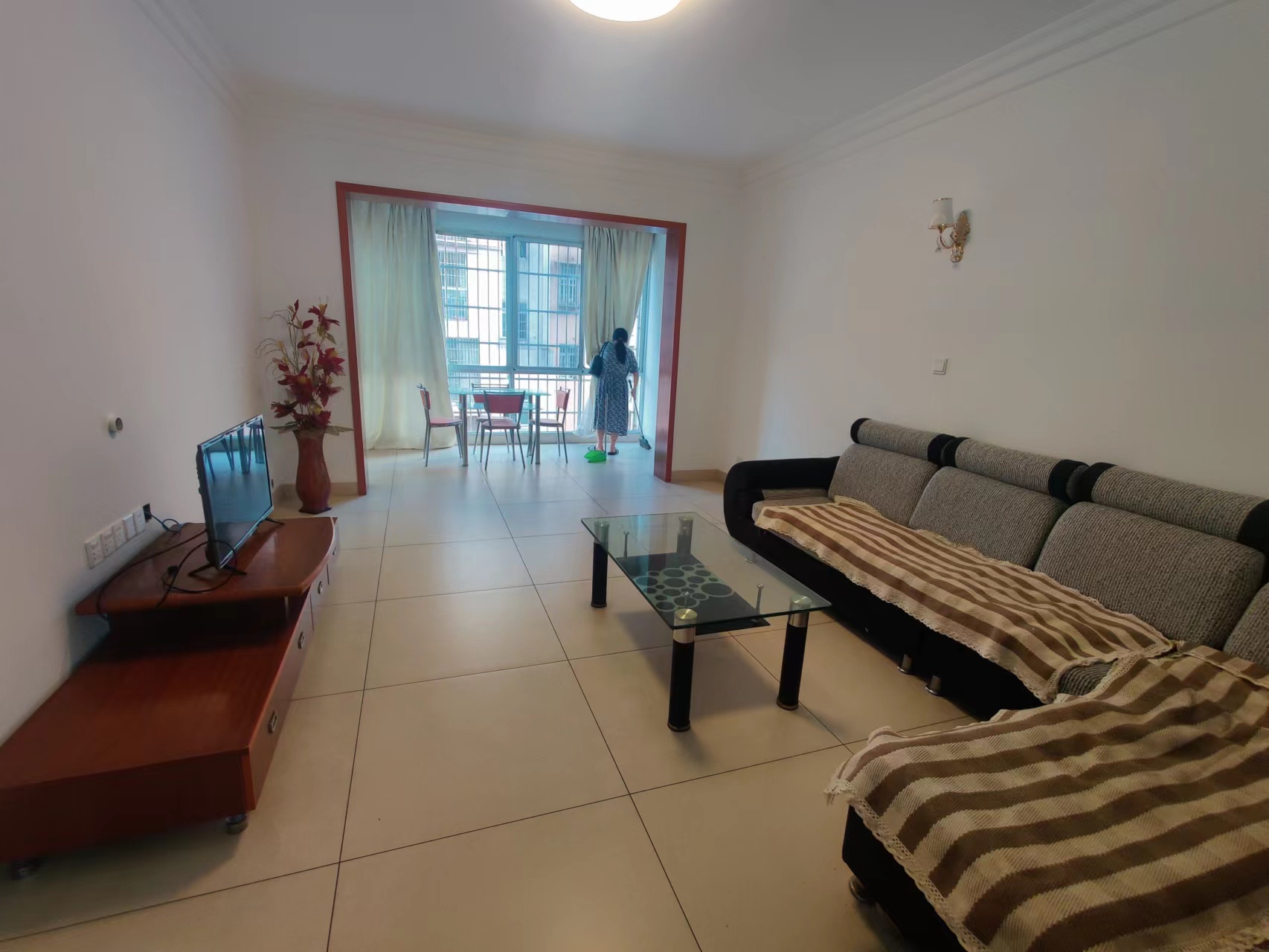 百江花园 3室2厅2卫 39.8万 百江花园 3室2厅2卫 39.8万客厅