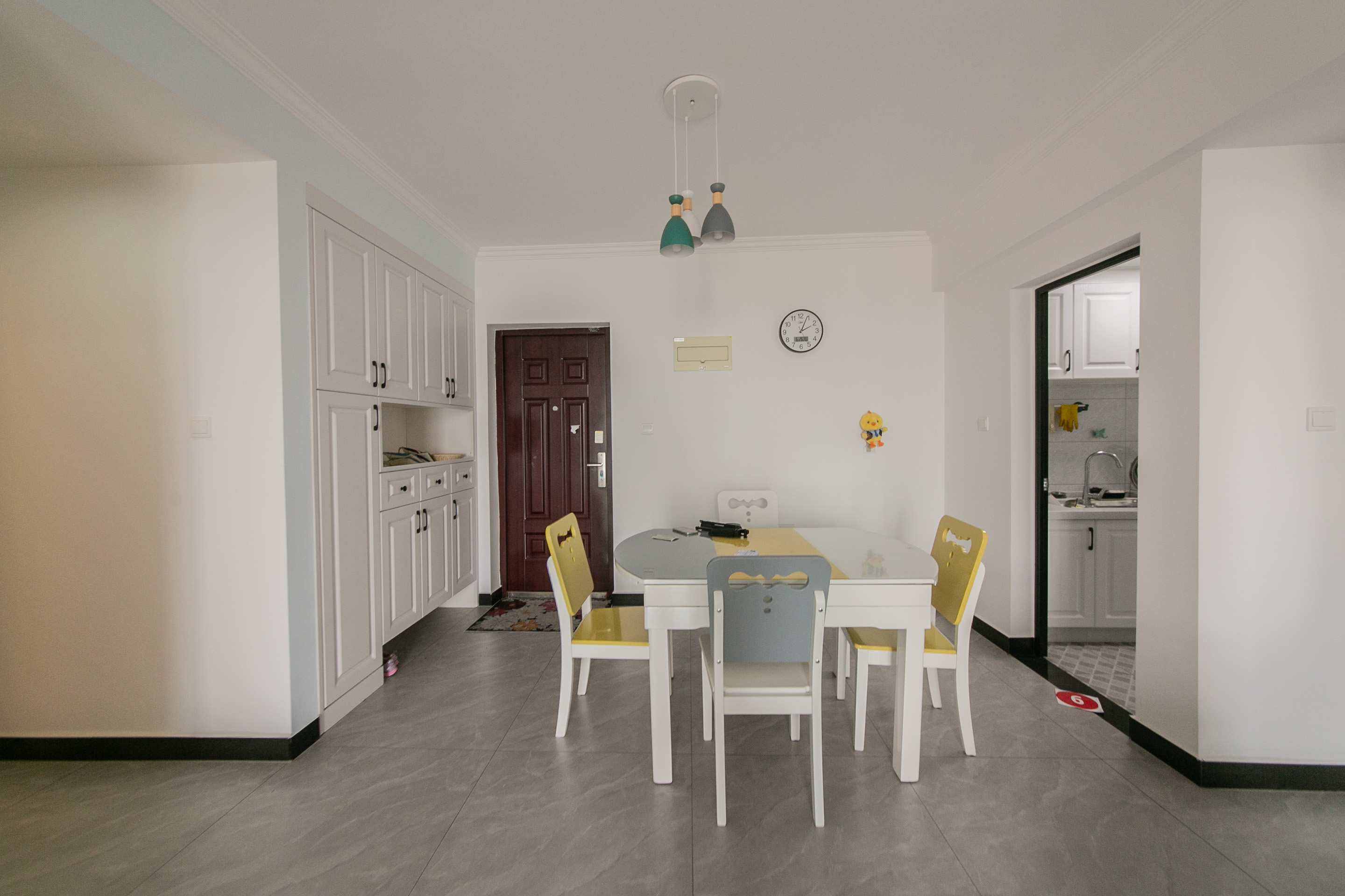 水映加州  3室2厅1卫    145.0万客厅