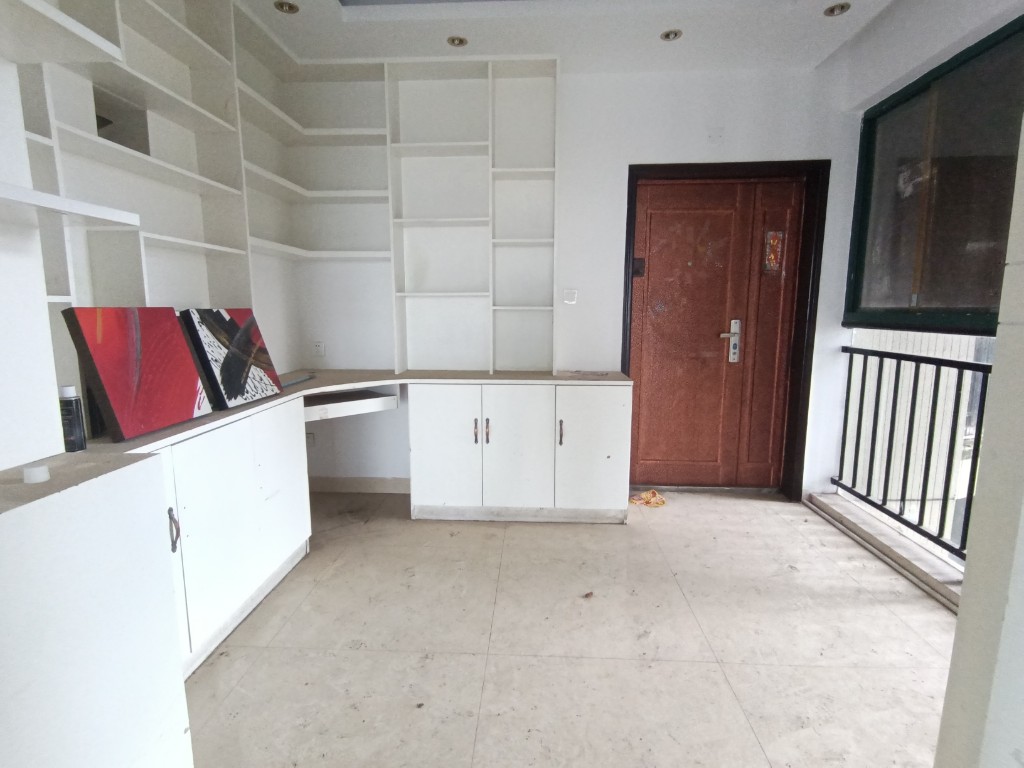 经世皇城 3室2厅1卫 72.0万 经世皇城 3室2厅1卫 72.0万客厅