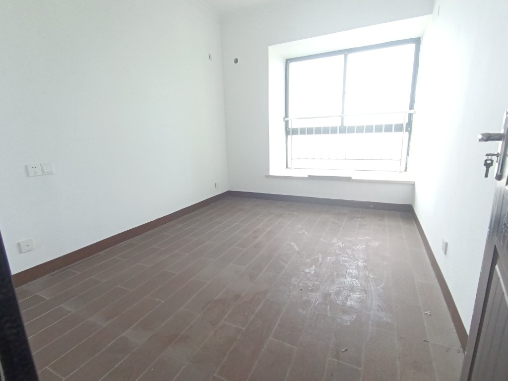 经世皇城 3室2厅1卫 72.0万 经世皇城 3室2厅1卫 72.0万客厅