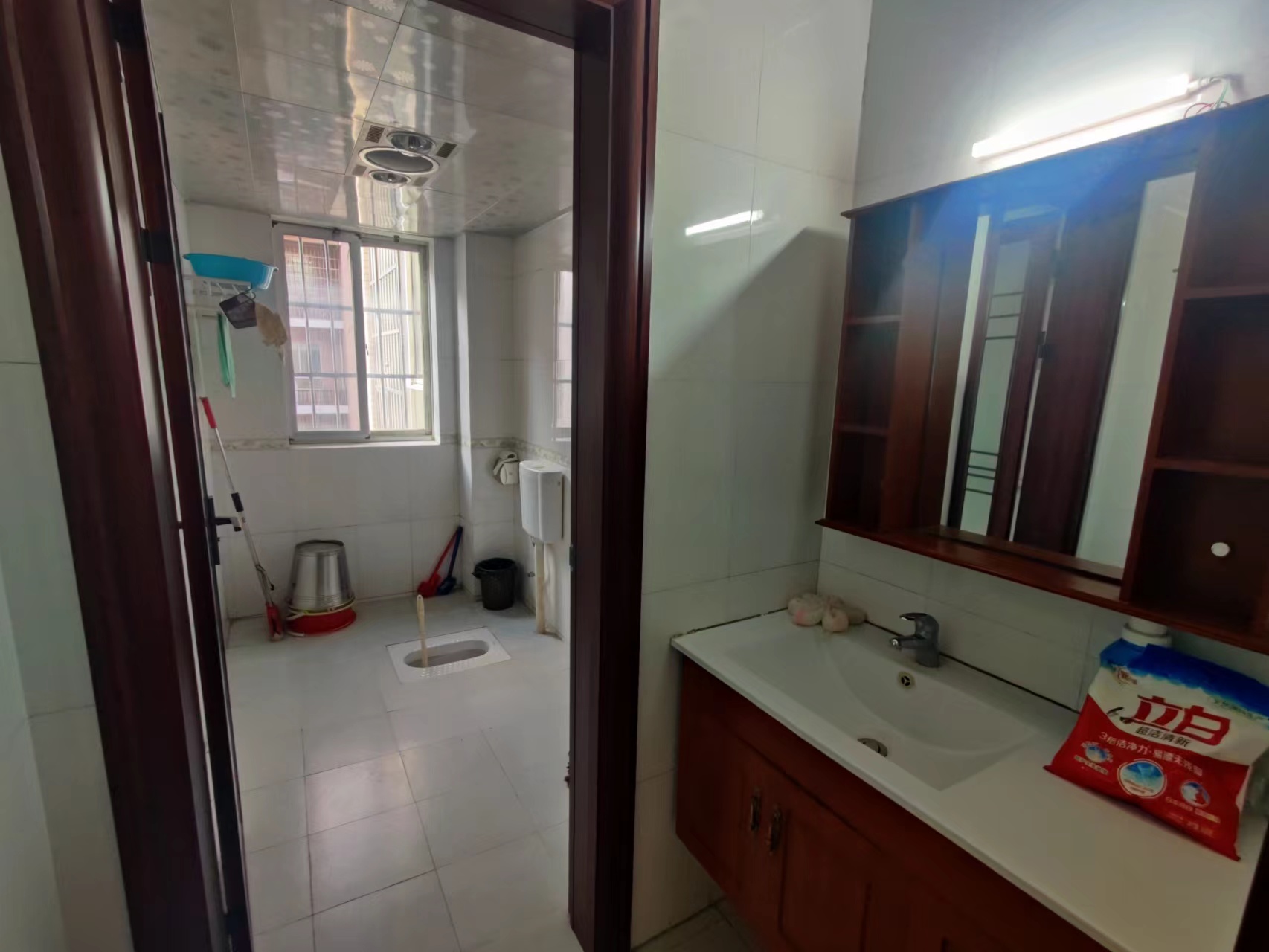 百江花园 3室2厅2卫 39.8万 百江花园 3室2厅2卫 39.8万客厅