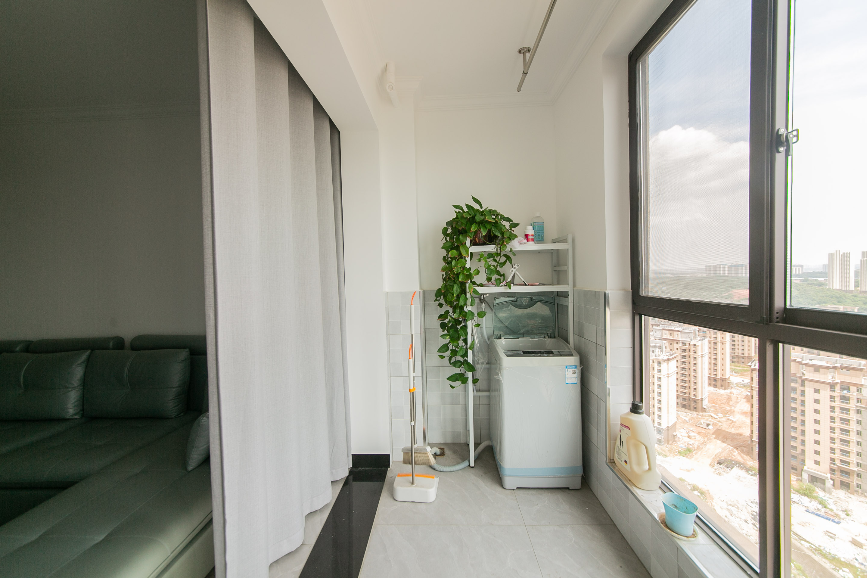 水映加州  3室2厅1卫    145.0万卧室