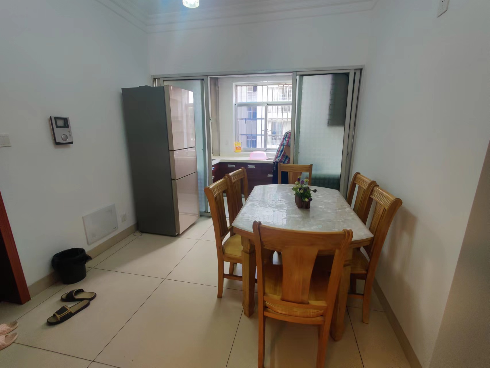 百江花园 3室2厅2卫 39.8万 百江花园 3室2厅2卫 39.8万客厅