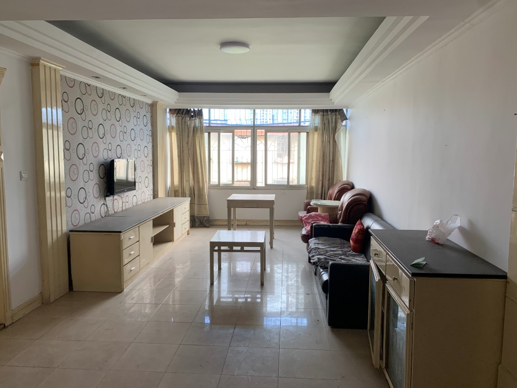 市二中单位房 3室2厅1卫 41.8万 市二中单位房 3室2厅1卫 41.8万客厅