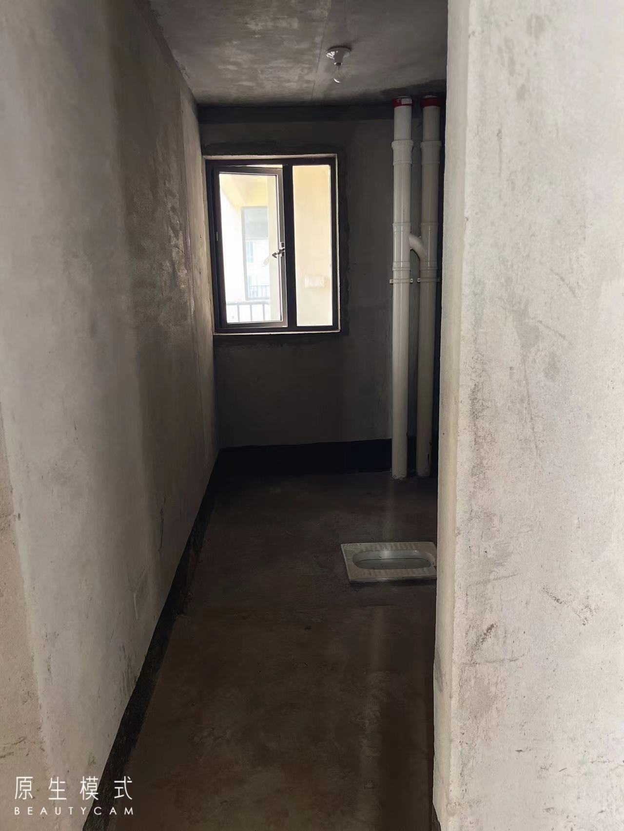 山水豪庭  3室2厅1卫   78.00万客厅