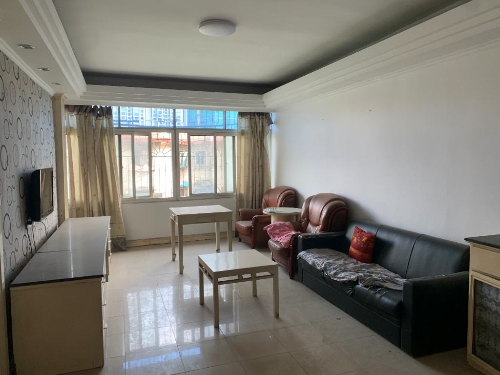 市二中单位房 3室2厅1卫 41.8万 市二中单位房 3室2厅1卫 41.8万客厅