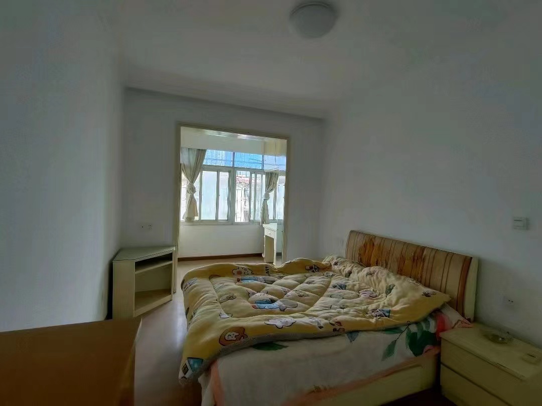 市二中单位房 3室2厅1卫 41.8万 市二中单位房 3室2厅1卫 41.8万客厅