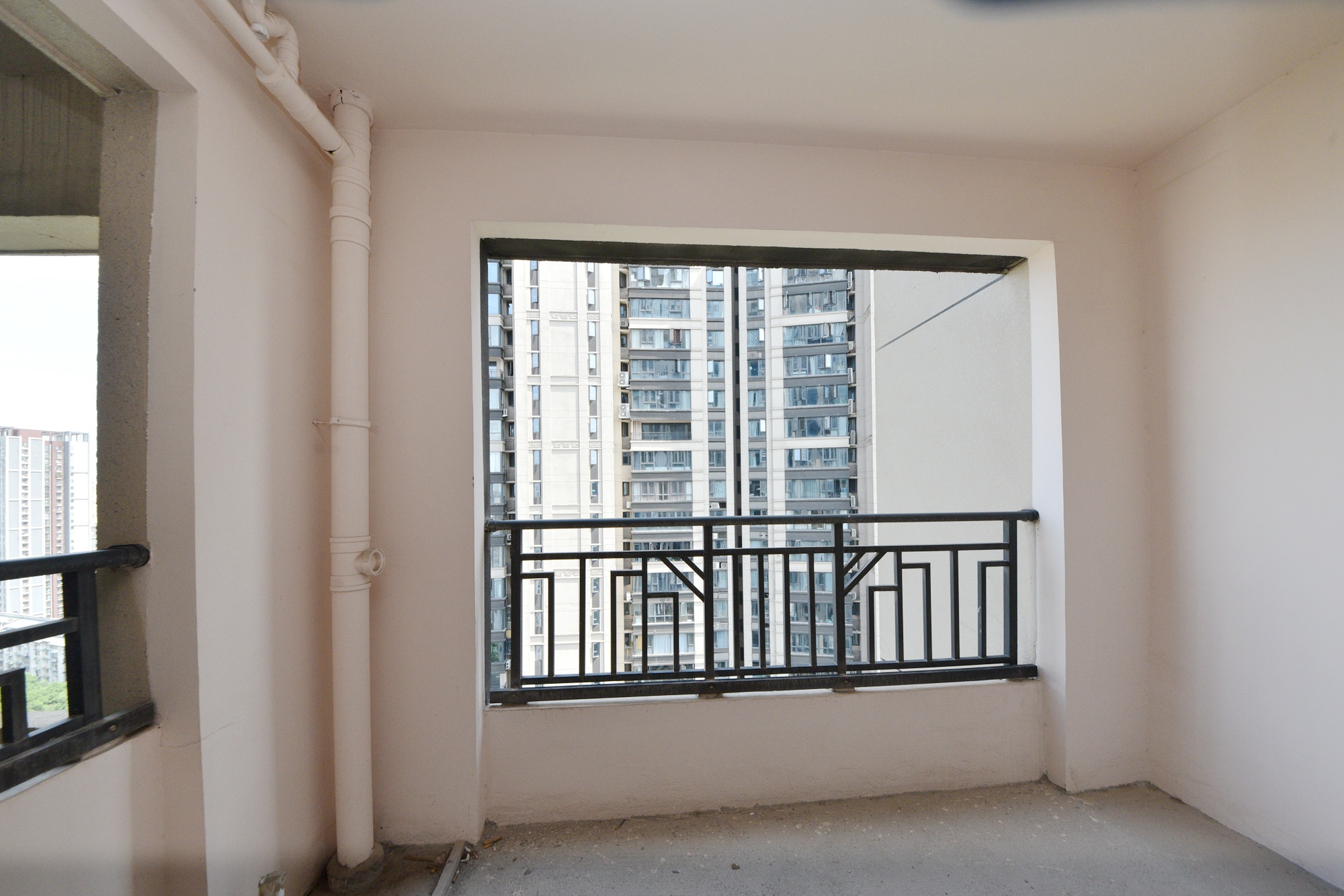 建发中央悦府  3室2厅2卫    159.99万客厅