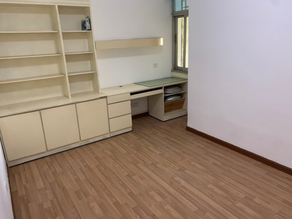 市二中单位房 3室2厅1卫 41.8万 市二中单位房 3室2厅1卫 41.8万客厅