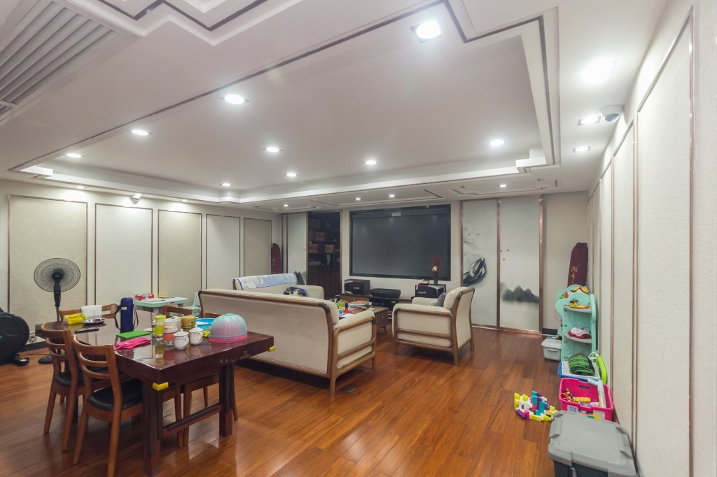 中交中央公园D2区  4室2厅2卫   248.50万客厅