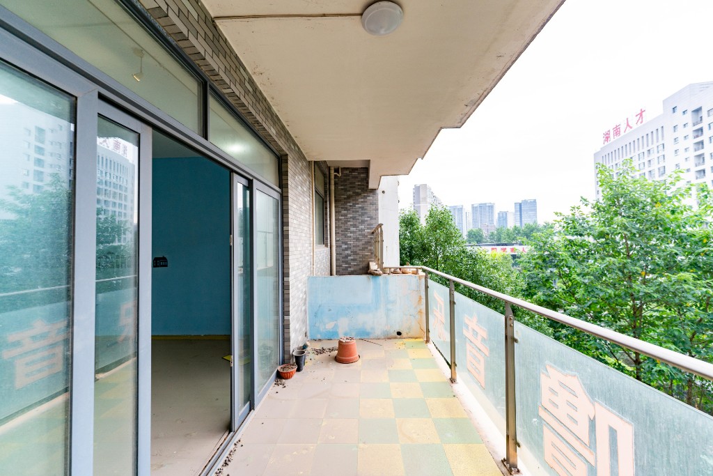 夢(mèng)網(wǎng)景園  4室2廳2衛(wèi)    202.0萬(wàn)客廳