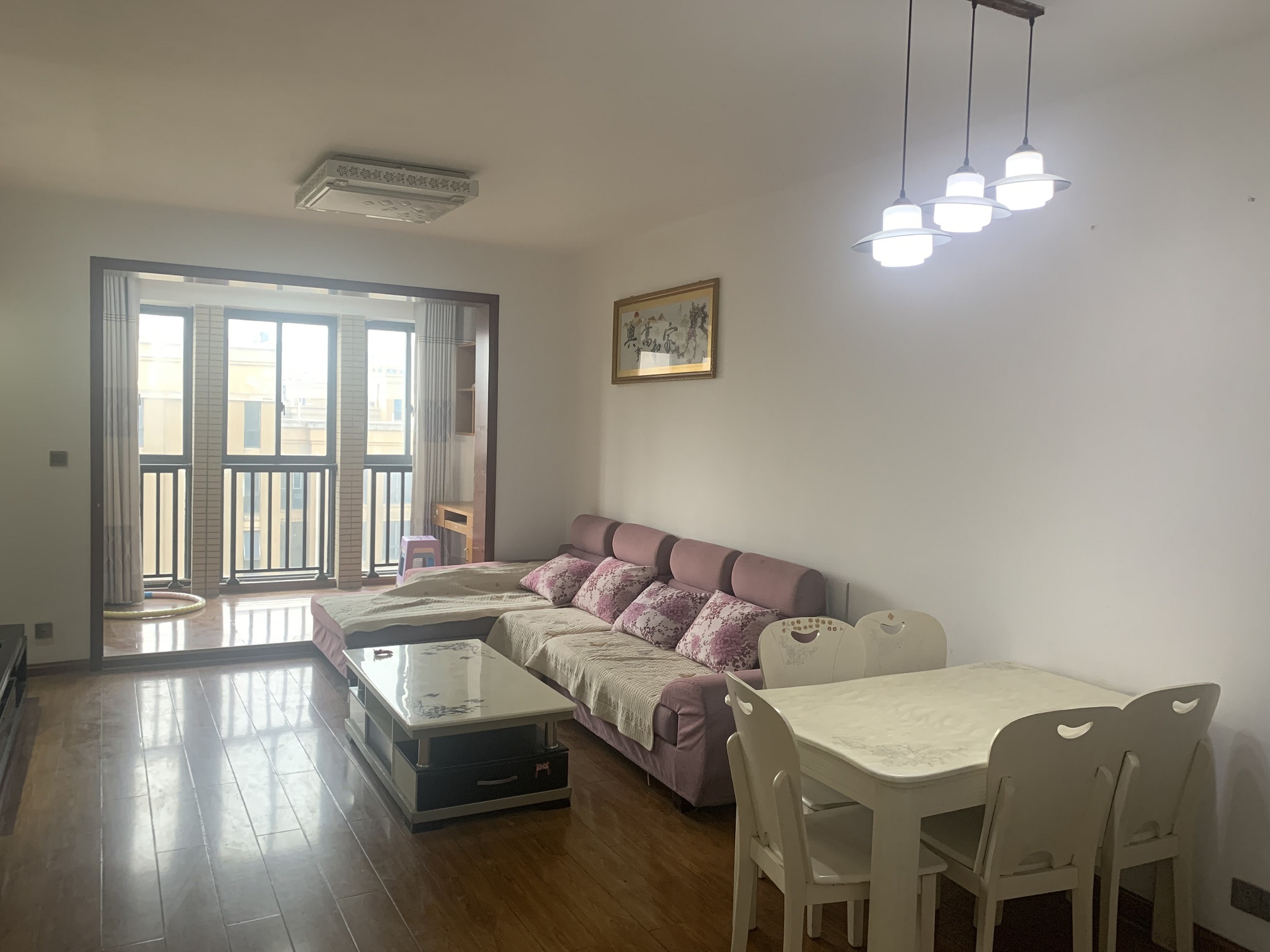 泰山公馆 2室2厅1卫 52.8万 泰山公馆 2室2厅1卫 52.8万客厅