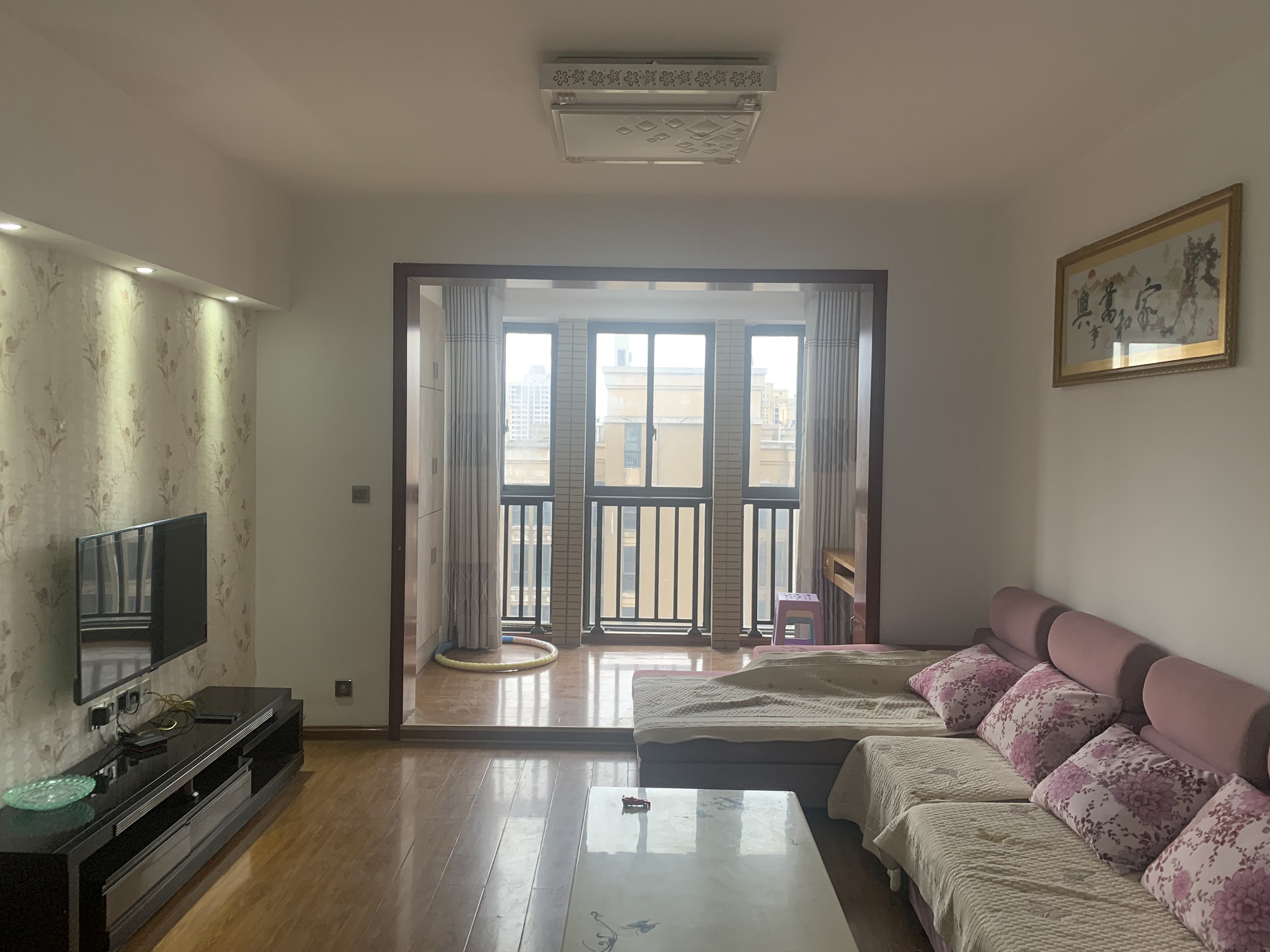 泰山公馆 2室2厅1卫 52.8万 泰山公馆 2室2厅1卫 52.8万客厅