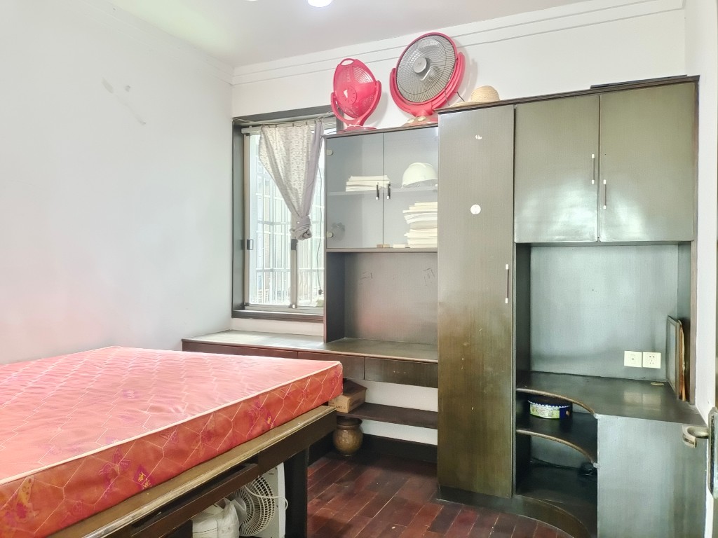 泰苑小区 3室2厅1卫 42.8万 泰苑小区 3室2厅1卫 42.8万客厅