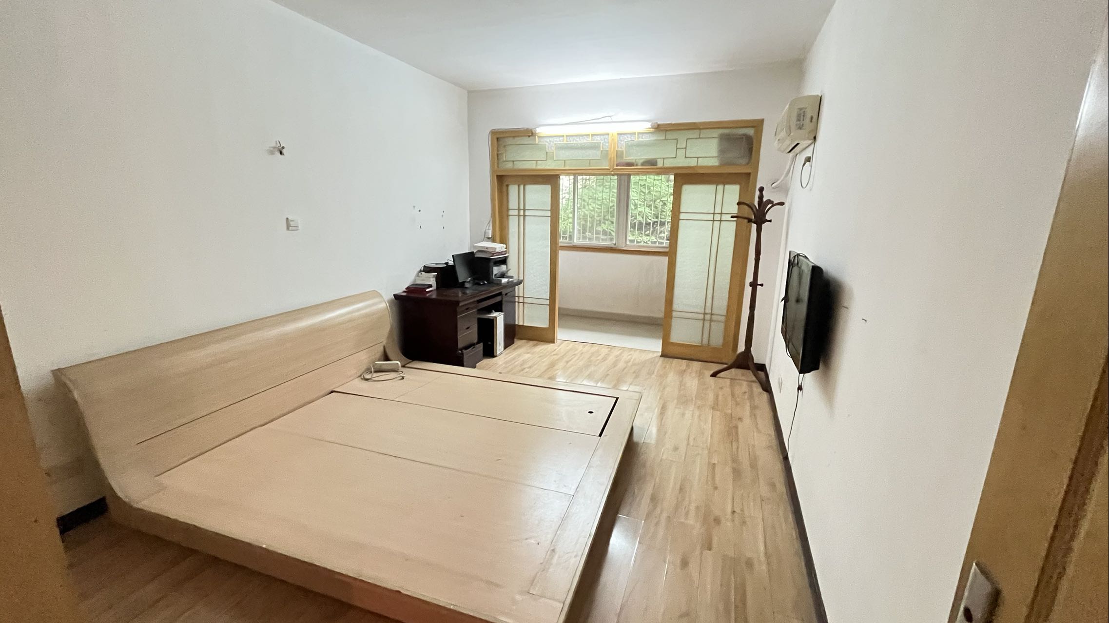 新华一村 4室2厅2卫 65.0万 新华一村 4室2厅2卫 65.0万客厅