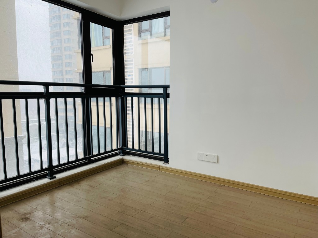 美的翰城 4室2厅2卫 95.0万 美的翰城 4室2厅2卫 95.0万客厅