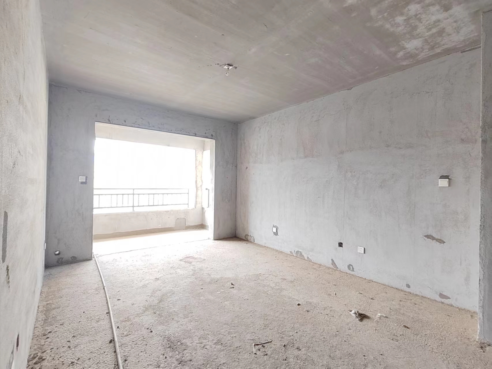 西郡佳园 2室2厅1卫 55.0万 西郡佳园 2室2厅1卫 55.0万客厅