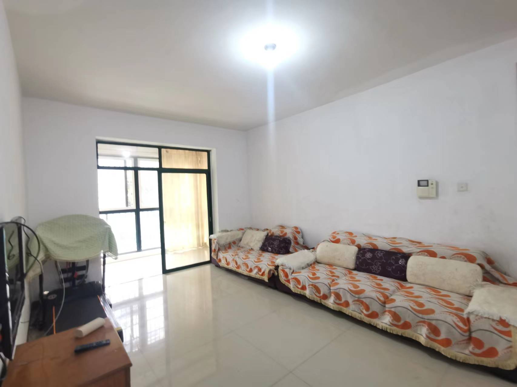 圣华名城建设北路110号 2室2厅2卫 38.0万 圣华名城建设北路110号 2室2厅2卫 38.0万客厅