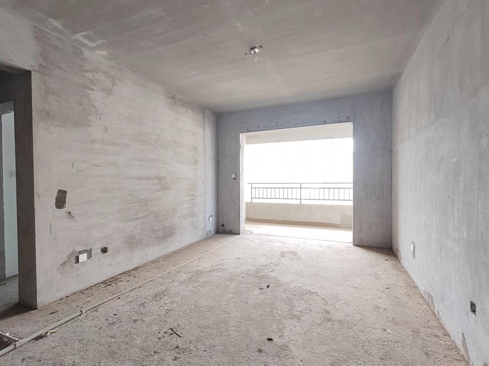 西郡佳园 2室2厅1卫 55.0万 西郡佳园 2室2厅1卫 55.0万客厅