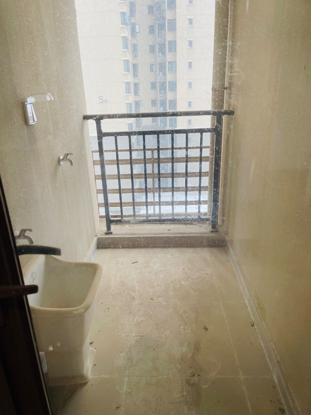 美的翰城 4室2厅2卫 95.0万 美的翰城 4室2厅2卫 95.0万客厅