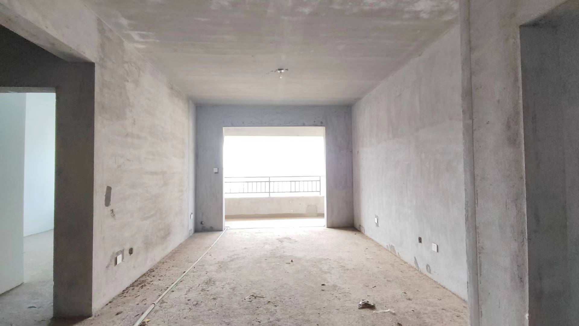 西郡佳园 2室2厅1卫 55.0万 西郡佳园 2室2厅1卫 55.0万客厅