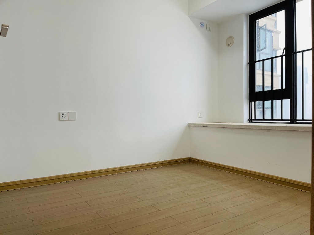 美的翰城 4室2厅2卫 95.0万 美的翰城 4室2厅2卫 95.0万客厅