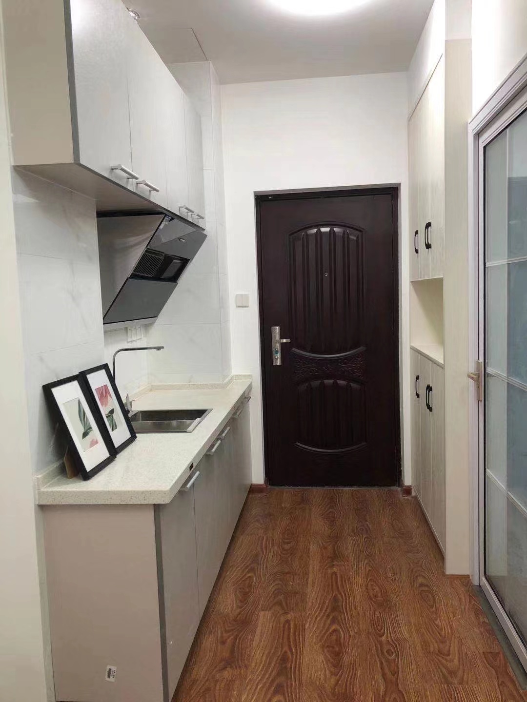 香槟小镇 1室1厅1卫 31.0万 香槟小镇 1室1厅1卫 31.0万客厅