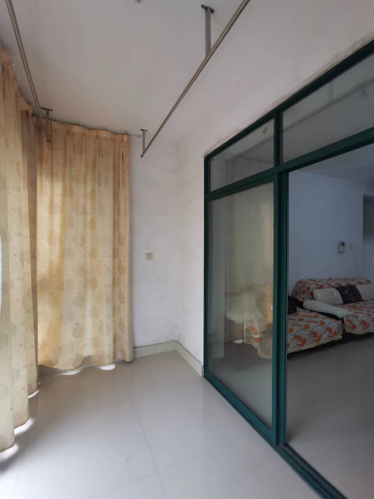 圣华名城建设北路110号 2室2厅2卫 38.0万 圣华名城建设北路110号 2室2厅2卫 38.0万客厅